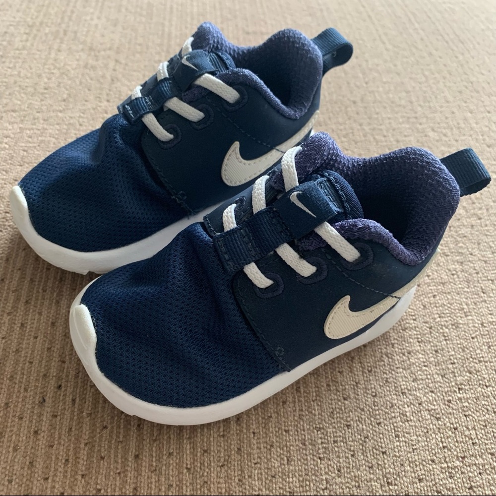 Toddler Nike Roshe Run.